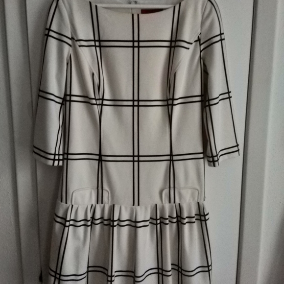 Saks Fifth Avenue Red Label cream and black dress - Picture 4 of 4